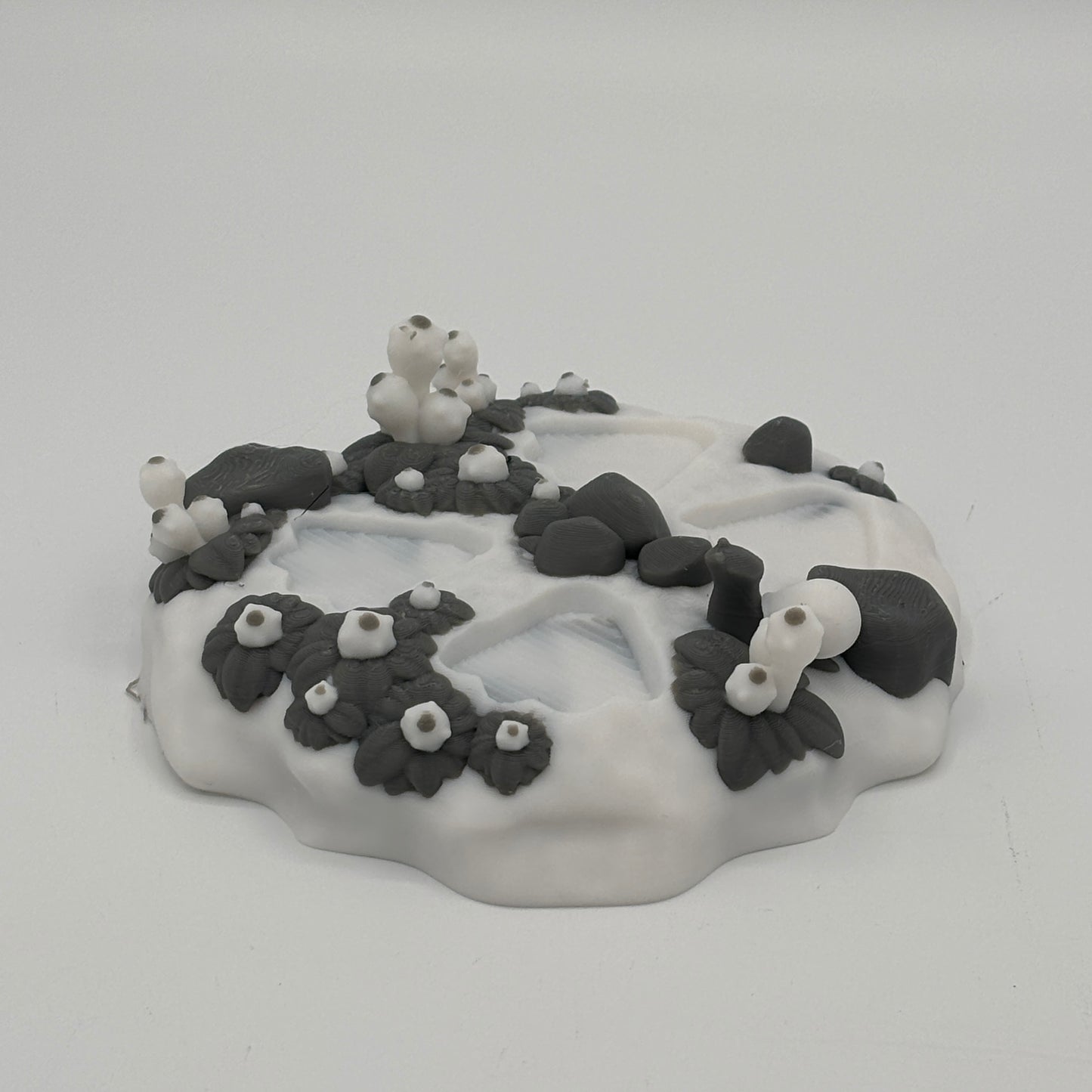 Flexi Stegosaurus mit Nest – urzeitlich, charmant, dreifarbig