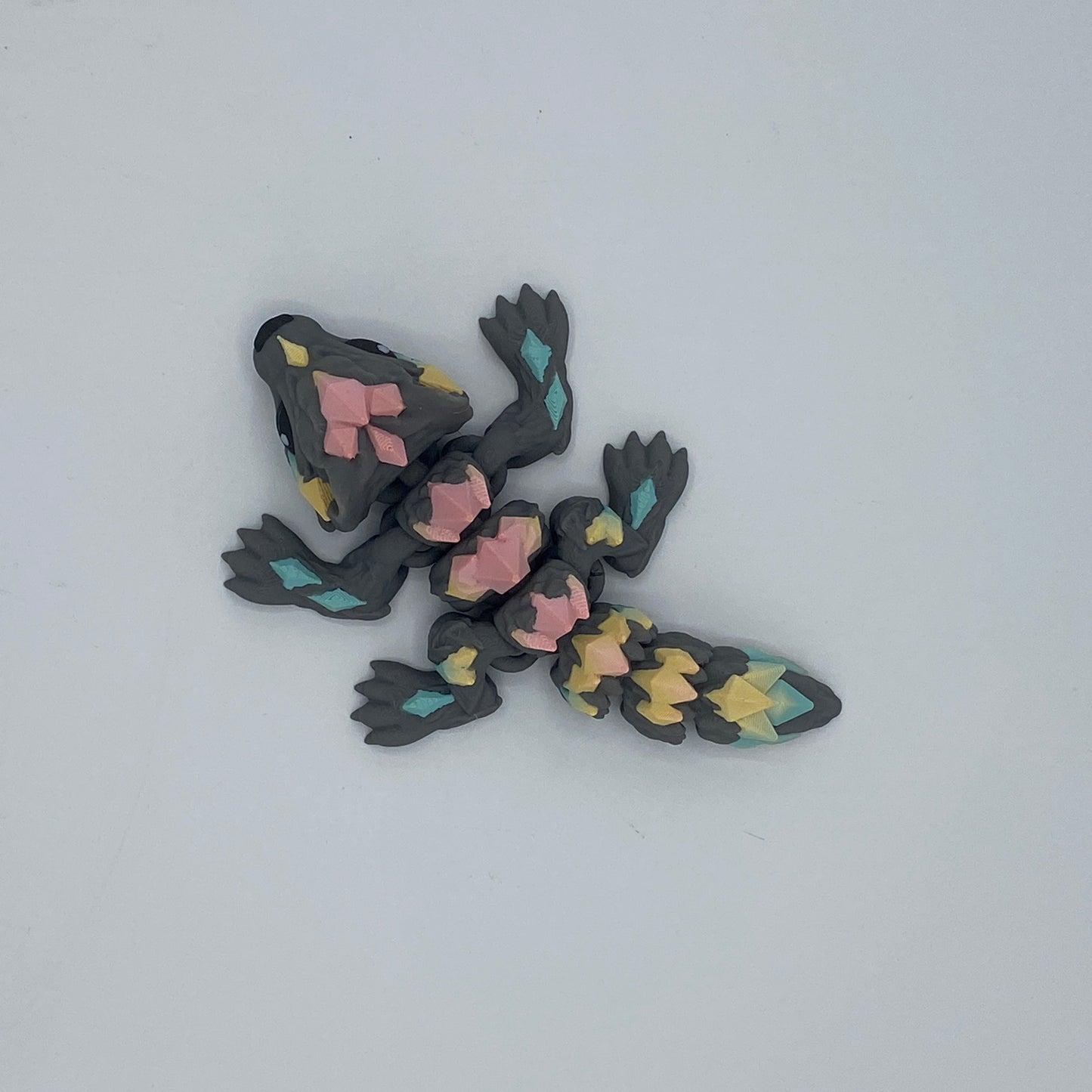 Tiny Crystal Wolf – kompakt, magisch, detailverliebt.